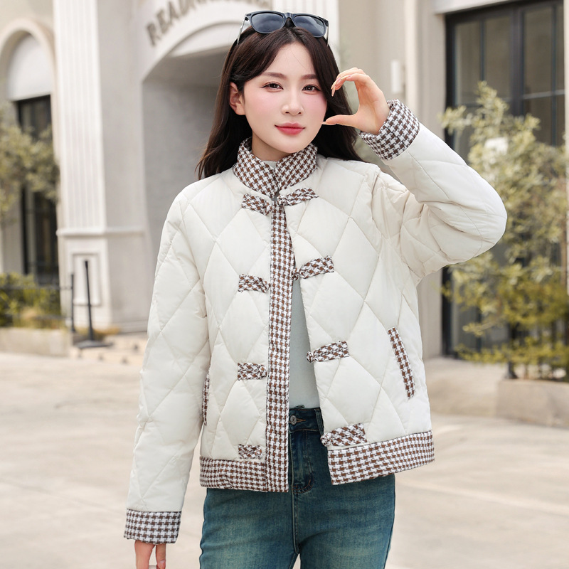 Diseño chino de estilo nacional de costura de algodón de invierno femenino coreano suelto de algodón de disco ligero 2024 image 8