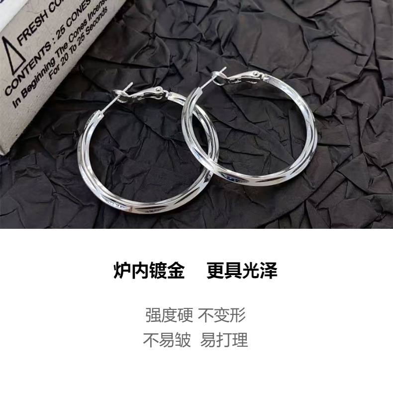 Labret stud lip piercing jewelry styling detail