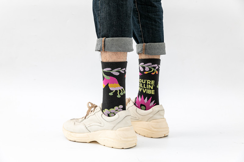 Calcetines de mujer Invierno nuevos calcetines felices de tubo largo hombres y mujeres amantes letras flores_voghion.com