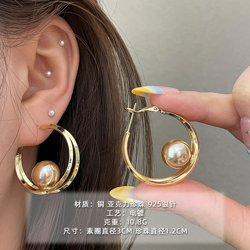 2025 nuevo estilo verano de moda anillo plateado círculo negro círculo fino temperamento europeo y americano aretes dorados de todo fósforo