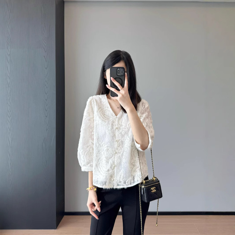 Full of aura! Gold Embroidered Fashionable Stylish Lace Shirt V-Neck Lace Top Shirt Women's New 2025
