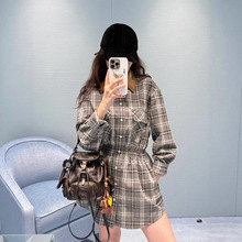 M家秋冬新款复古经典格纹法兰绒翻领收腰显瘦长袖衬衫式连衣裙女