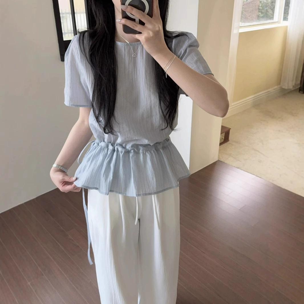 Корейский шик 2025: новый летний стиль, французский дизайн с рюшами на талии, завязки для стройного силуэта, короткий рукав, женская майка-топ.