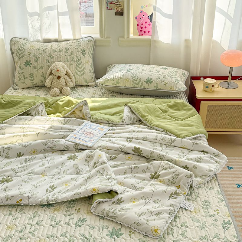 Estera de látex de seda de hielo de verano Juego de cuatro piezas de edredón fresco de verano 2025 nuevo edredón de aire acondicionado cama de dormitorio juego de cuatro piezas de edredón de verano