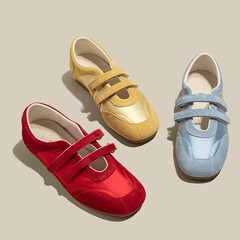 サテンの丸い靴の女性2025の新しい春夏のマジックは柔らかい底に合わせてカジュアルなメアリー珍靴のバレエ靴を貼ります。