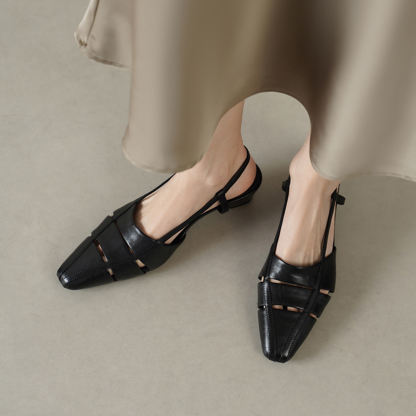 Sandal nữ da cừu gót thô quai ngang phong cách La Mã hở gót — đen