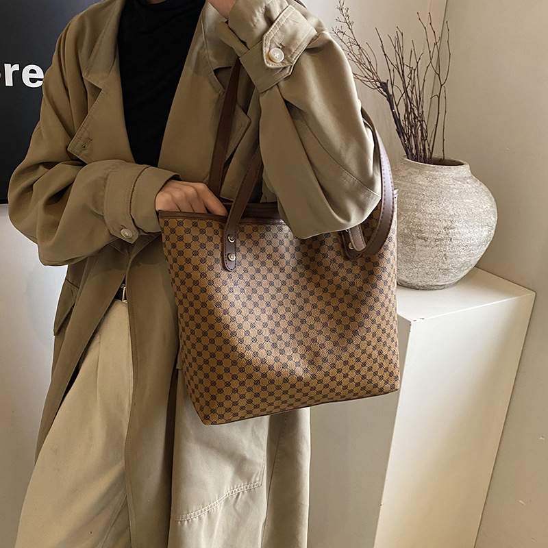 2024 invierno retro bolso de mano de gran capacidad para mujer nuevo bolso de axila para mujer bolso de hombro para viajero extranjero