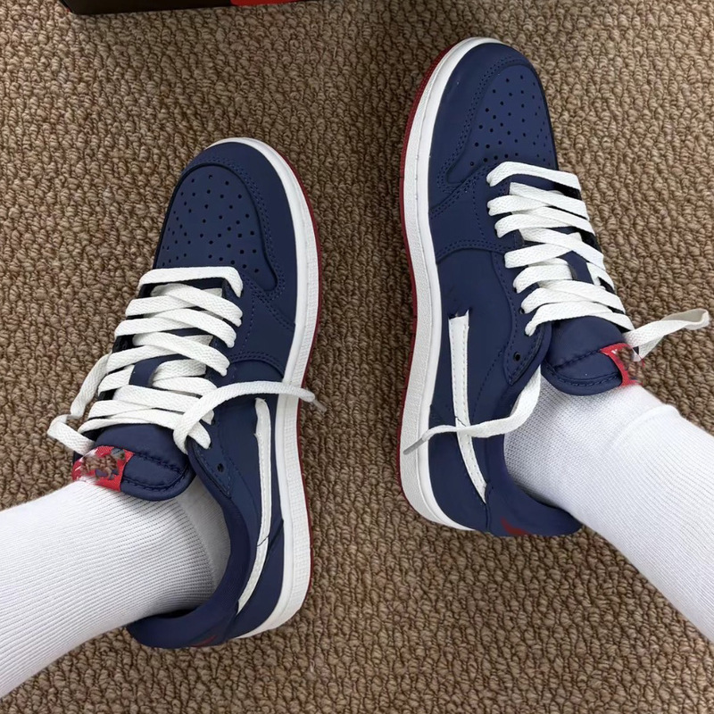 High-quality products: high-end AJ1 low-top basketball shoes, retro navy blue and red, college style, for young people