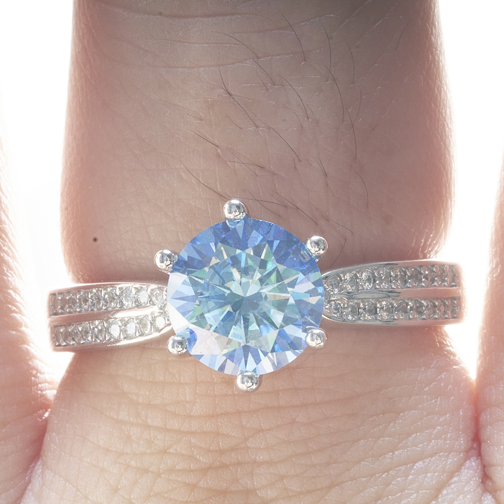 Anillo de piedra azul de diamante