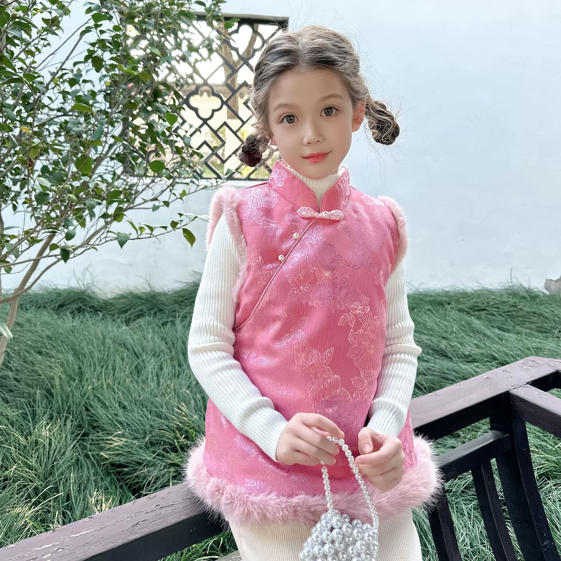 Девушки в китайском костюме жилет зимний праздничный Новый год