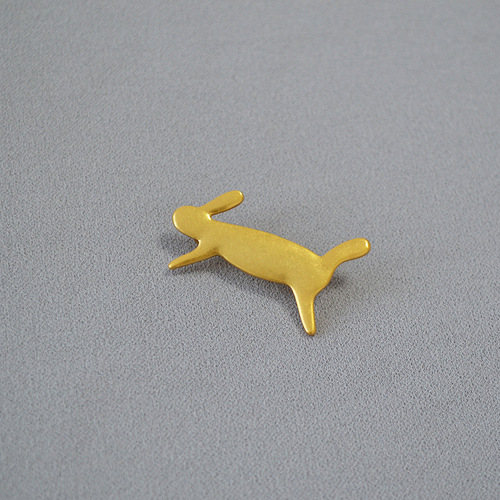 Japanese-style niche design brass retro gold-plated running rabbit cute zodiac simple personalized temperament brooch