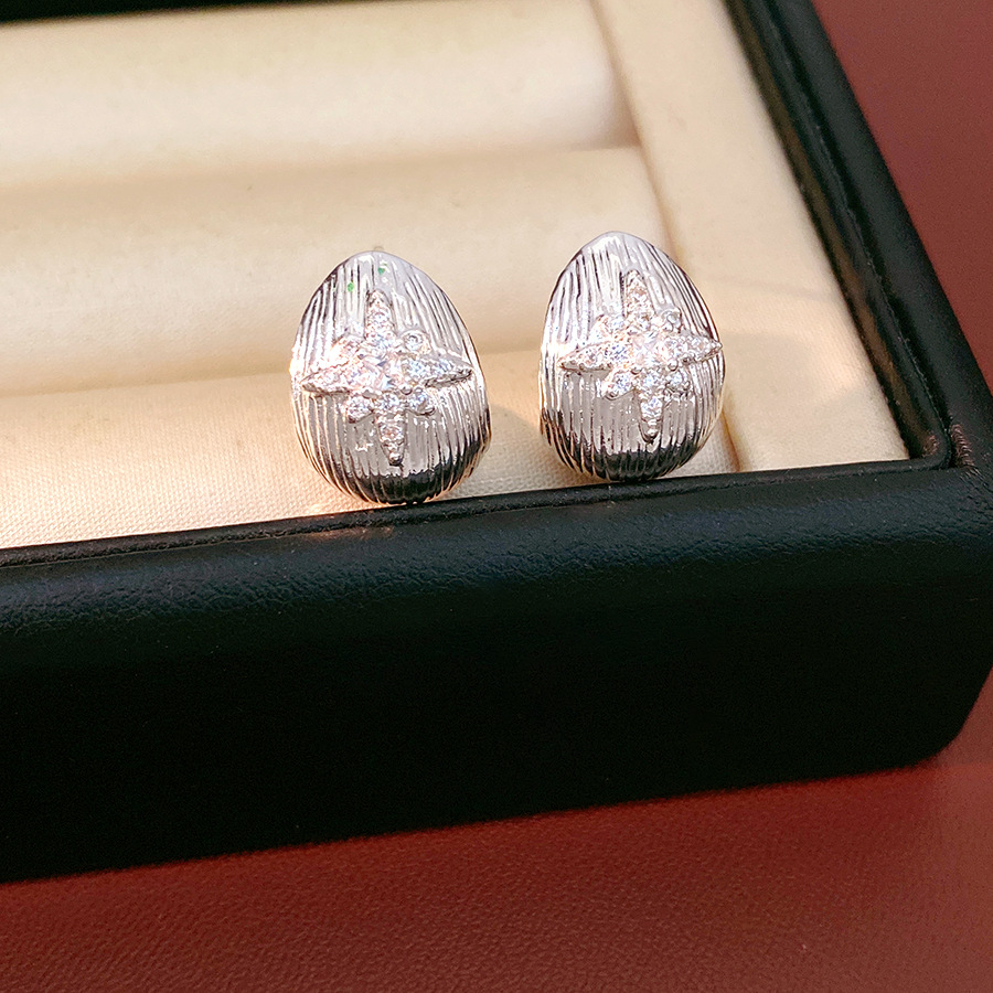 18k oro real chapado agujas de plata zircon flores gotas de agua pendientes de aretes personales de aire frío pendientes de aretes de lujo ligero de alto nivel