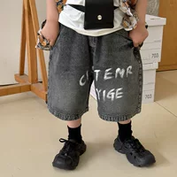С одеждой Hong Summer Детские джинсовые шорты 2025 Детская одежда новый мальчик рисованной буквы дикие брюки для мальчиков