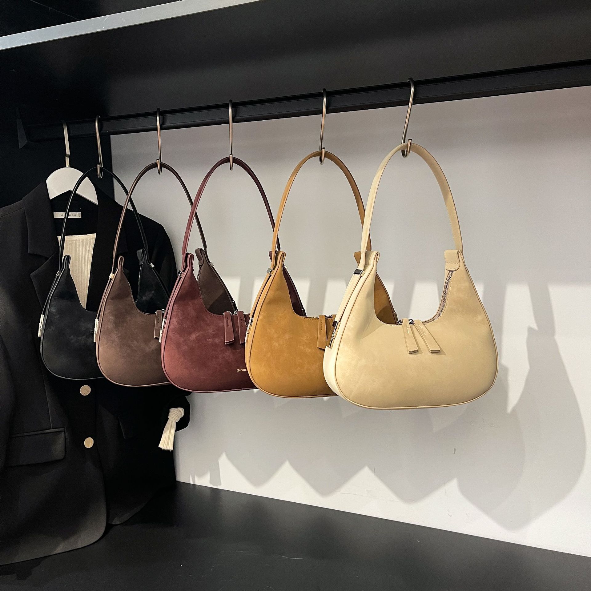 高级质感女士手提包2026新款跨境简约斜挎链条包单肩腋下包饺子包