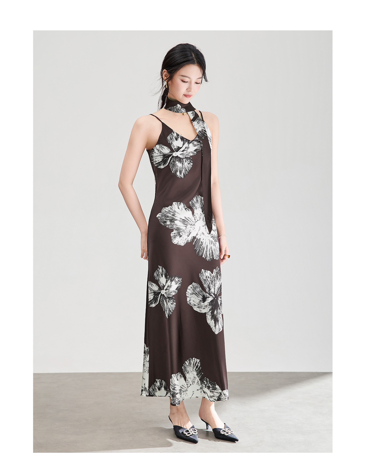 Váy dây satin họa tiết hoa nhỏ buông nhẹ mùa hè — màu xám chi tiết 12