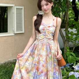 法式复古油画碎花挂脖吊带连衣裙女夏季度假风气质露背收腰长裙子