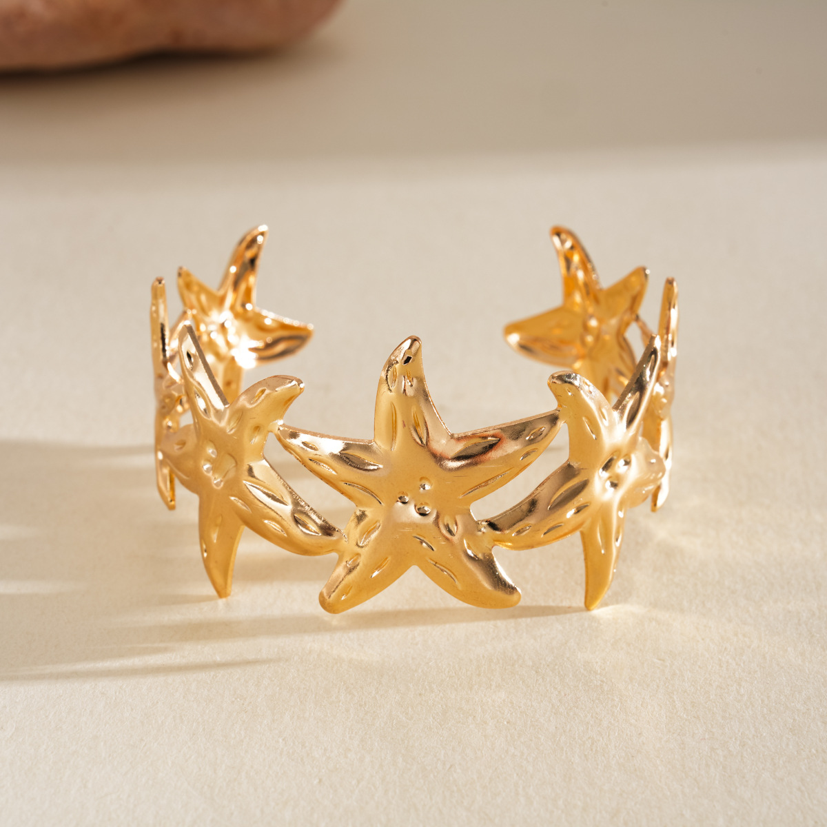 Europa y los Estados Unidos transfronterizos metales estrellas abiertas pulseras de estilo vacacional mar pulseras de moda nicho alta sensación de joyería versátil