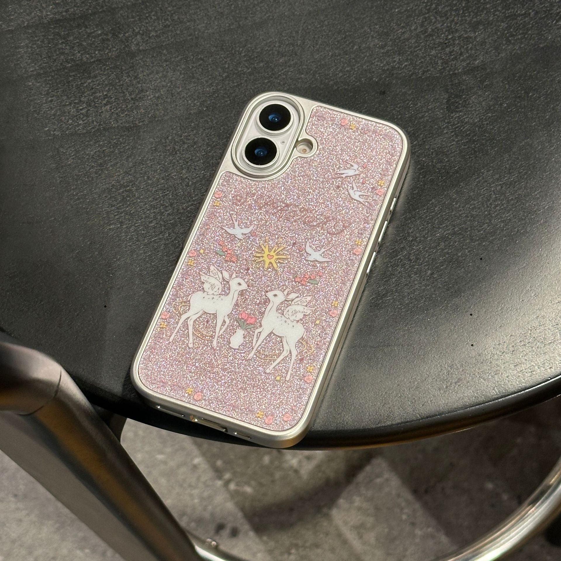 Fun Girl Heart Angel Cervatillo Adecuado para Apple 16ProMax Funda para teléfono móvil 15Pro/14Pro Flower 13 Mujer