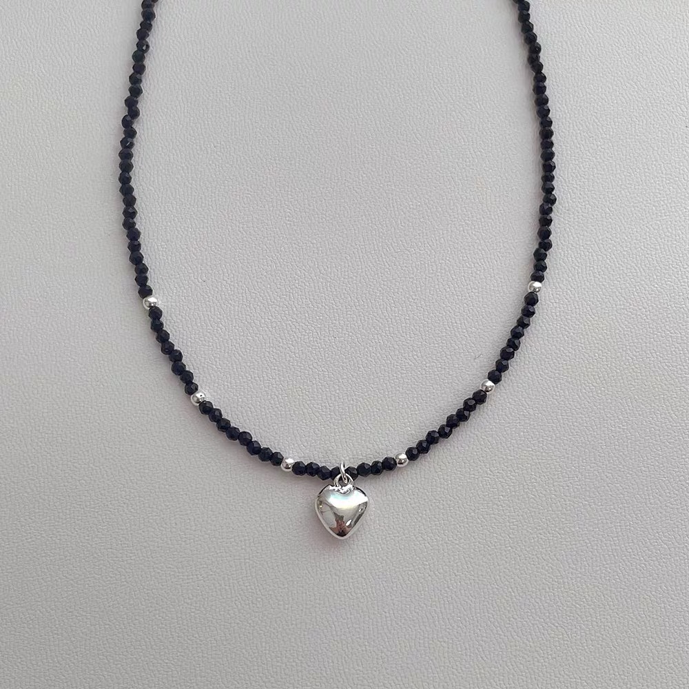 Black Crystal metal Love necklace female niche design retro personality simple all-match temperament necklace clavicle chain