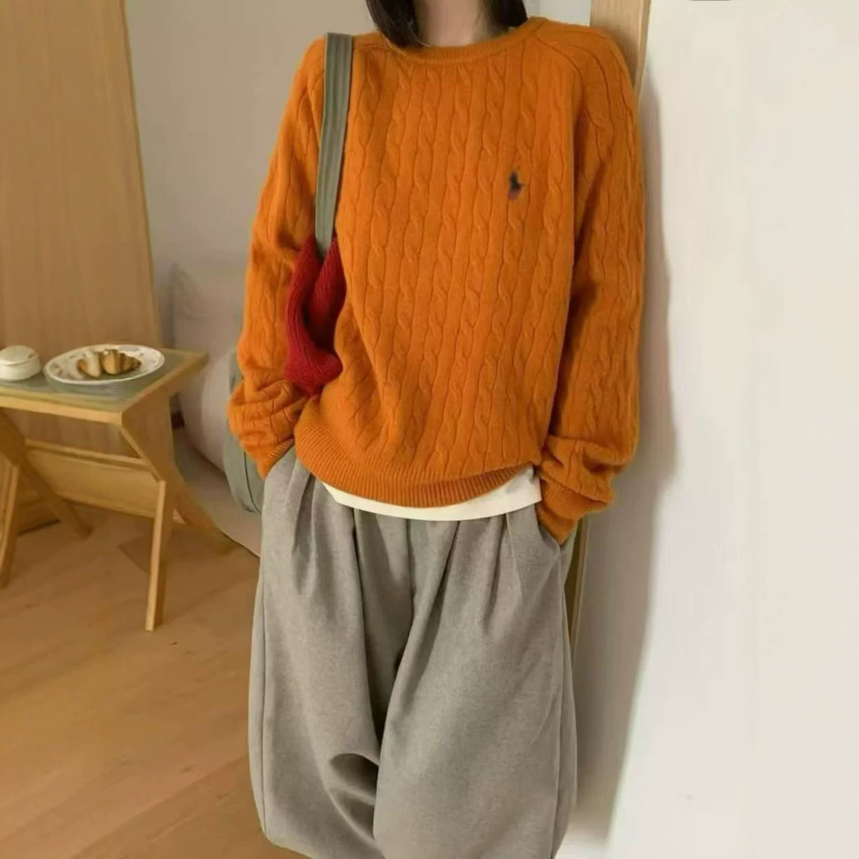 가을 겨울 와이드 라운드 오버넥 스웨터녀 나른한 바람 꽈배기 조랑말 니트 상의녀 편안하고 캐주얼한 바람