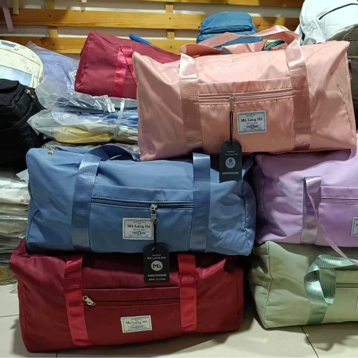 Limpieza de inventario de mercancías de colación bolsa de viaje de ocio pérdida de dinero liquidación
