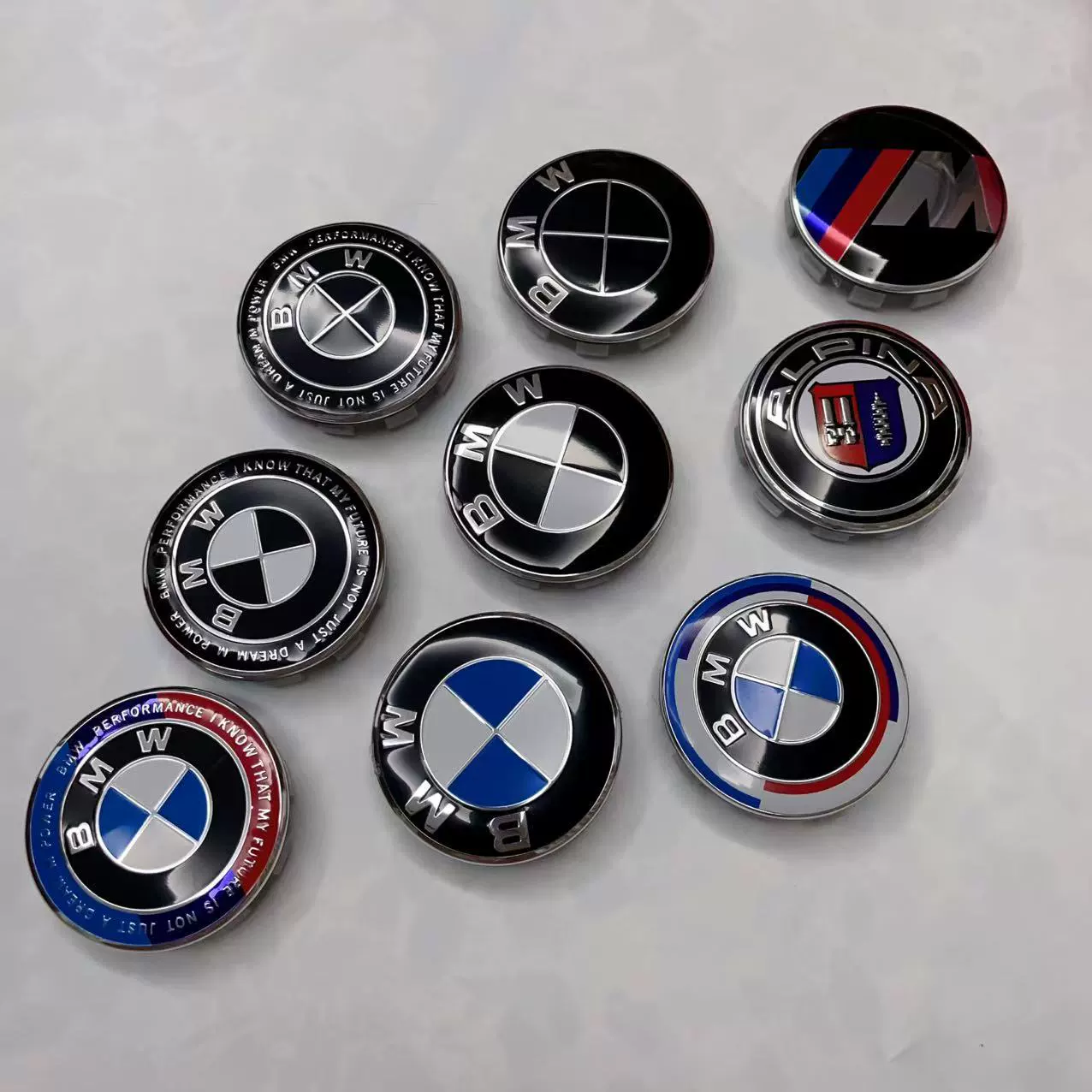 Применимо к BMW колесная центральная крышка новая и старая модель, совместное название 1357 серии X1X3X4X5X6 колесная маркировка