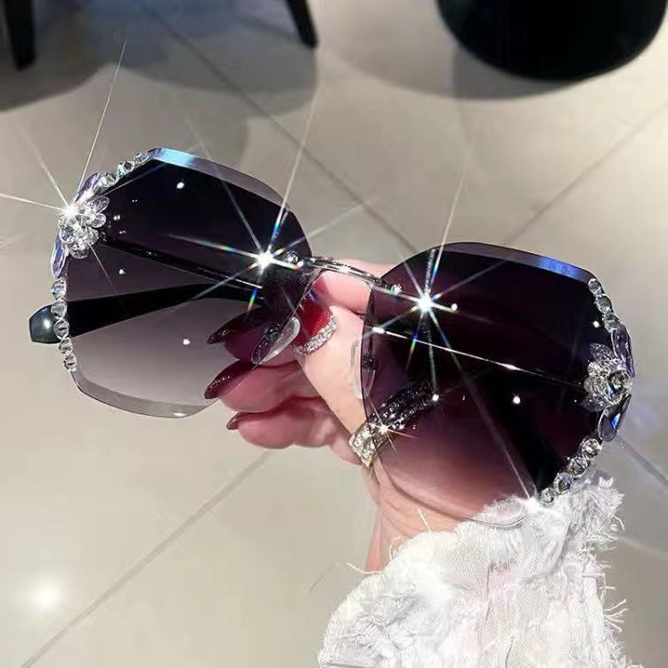 2022 New Cross-border Fashion Rhinestone Sunglasses Women Slim Sunglasses Trendy Sunscreen UV Protection Korean Style Glasses 2022 New Cross-border Fashion Rhinestone Sunglasses Women Slim Sunglasses Trendy Sunscreen UV Protection Korean Style Glasses
