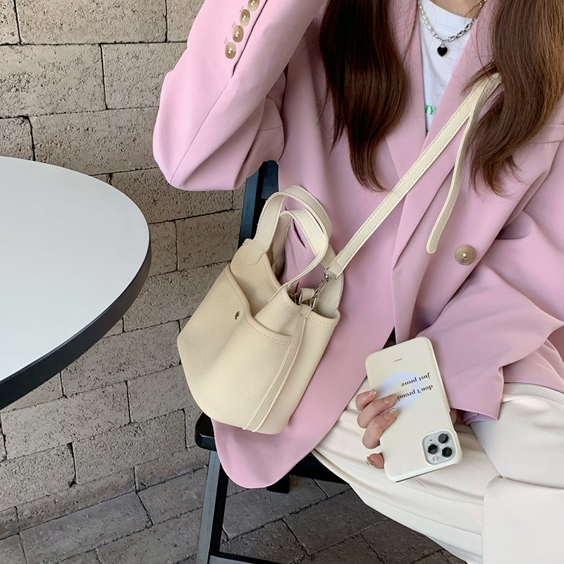 Geantă de mână coreeană Instagram New Basket Bag simplă și la modă din piele moale texturată crossbody găleată bag pentru femei_voghion.com