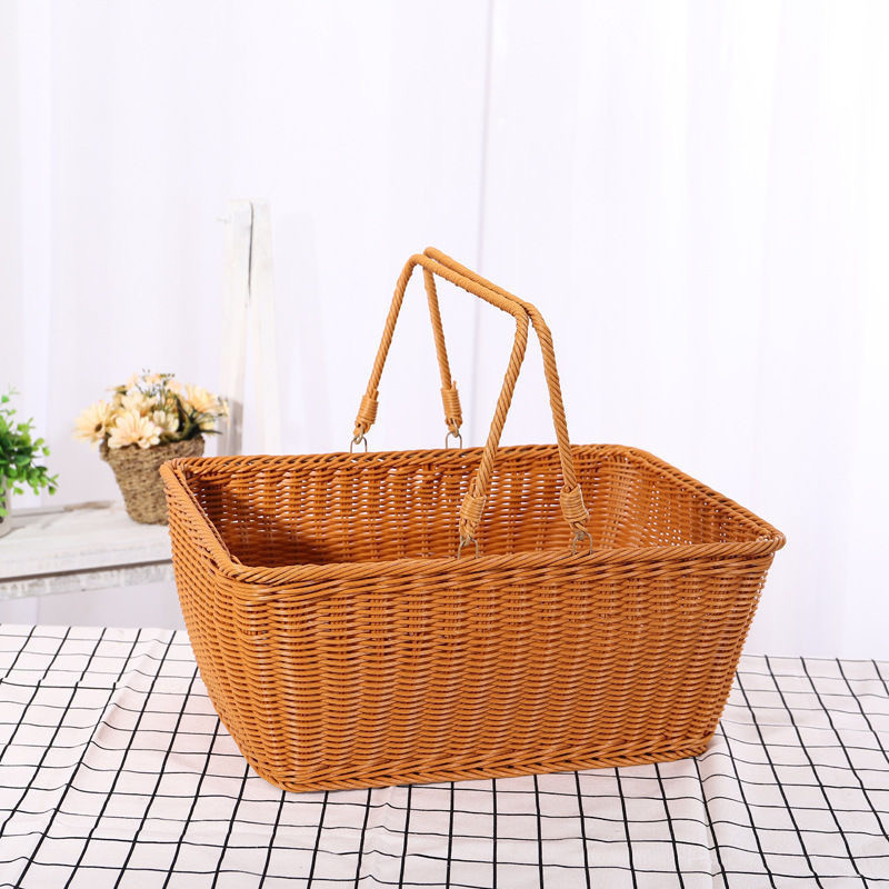 野菜のかごはピクニックの青を包んで買い物します。|undefined