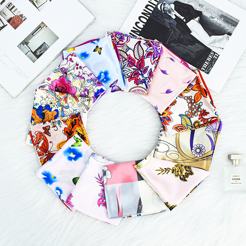 Alta sensación de primavera impresa pañuelo 50 color cuello de cor corta pañuelo cuadrado de color flor francesa retró pañuelo de seda damas