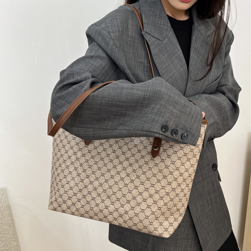 Large Capacity Tote Bag For Women Versatile Commuter Shoulder Bag_voghion.com