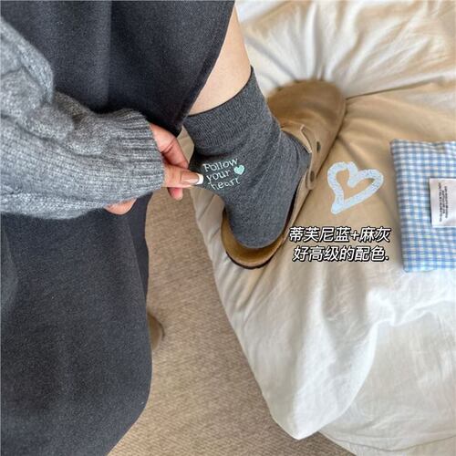 Autumn/Winter Women's Asymmetric Embroidered Heart Ankle Socks with Moisture-Wicking Cotton Yarn for Outerwear