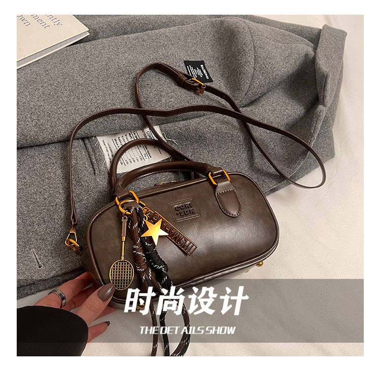 2024 New fashion bags for women, autumn and winter style, simple and fashionable work commute bag, retro single-shoulder underarm bag for women Item Picture