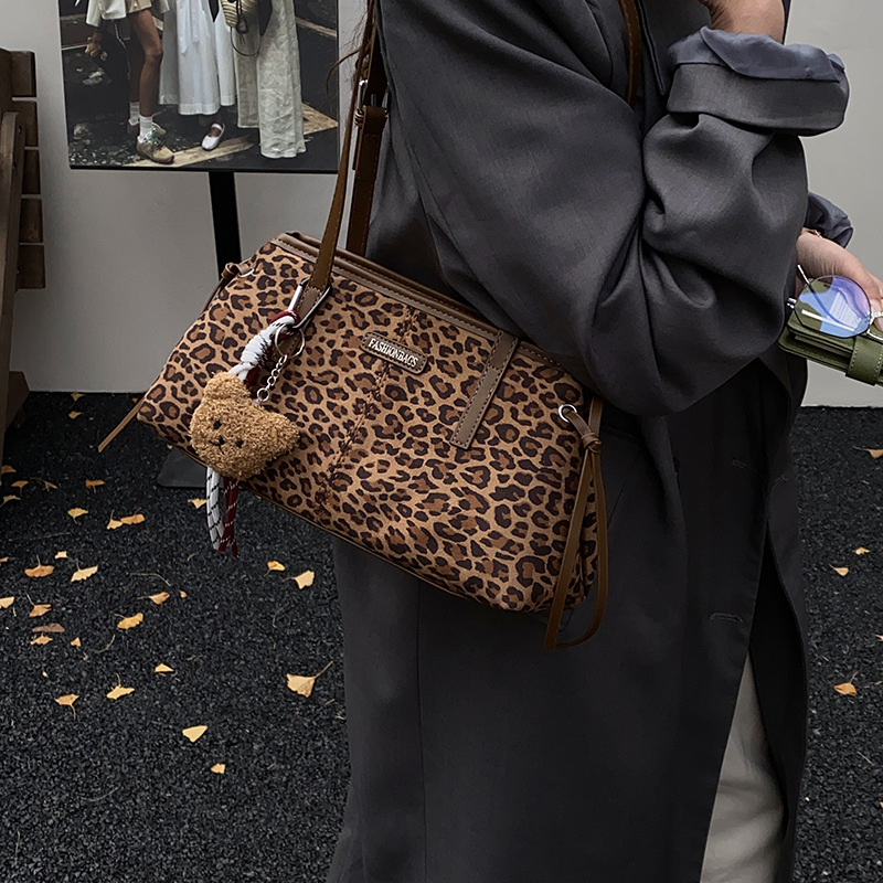 Invierno retro estampado leopardo hombro brazo bolso de gran capacidad para mujeres 2025 nueva bolsa de mano de viaje ocio