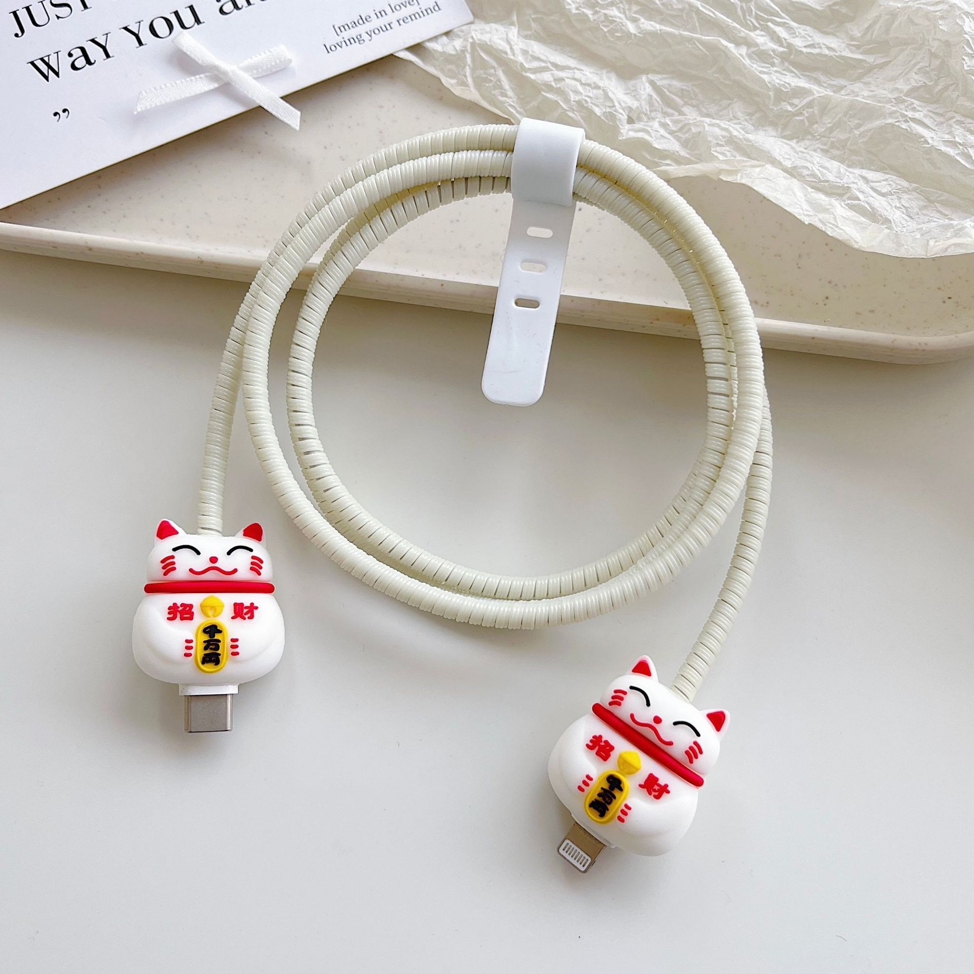 Amazon cartoon cable de datos cubierta adecuada para Apple Android cable de datos de carga rápida cuatro piezas en stock al por mayor