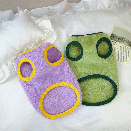 Pet clothes, new dog clothes, Pomeranian cute pet dog clothes, hanging traction warm clothes, full bear vest