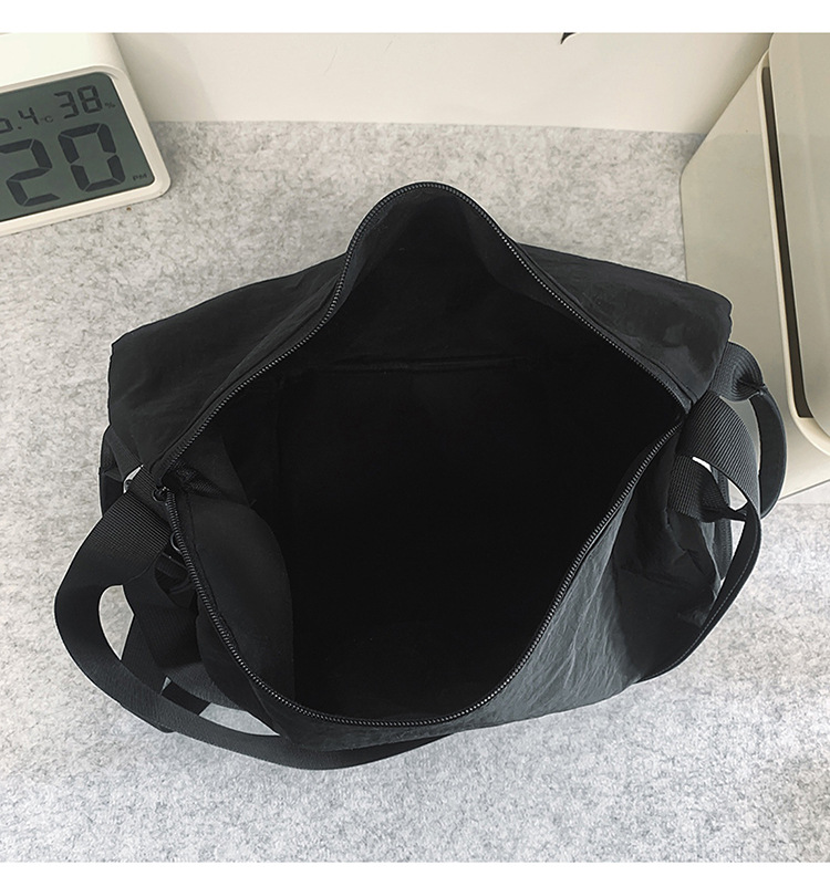 Unisex casual large-capacity crossbody bag, sporty casual student backpack, fashionable and versatile commuter single-shoulder bag undefined