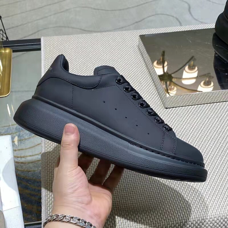 McQueen Black Men's Shoes Thick-soled Height-increasing Sneakers for Lovers White Shoes Casual Shoes Breathable All-match Board Shoes for Men