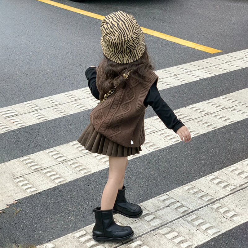 Niñas suéter chaleco 2023 nueva primavera y otoño retro color sólido giro tejido cardigan casual de los niños Falda plisada