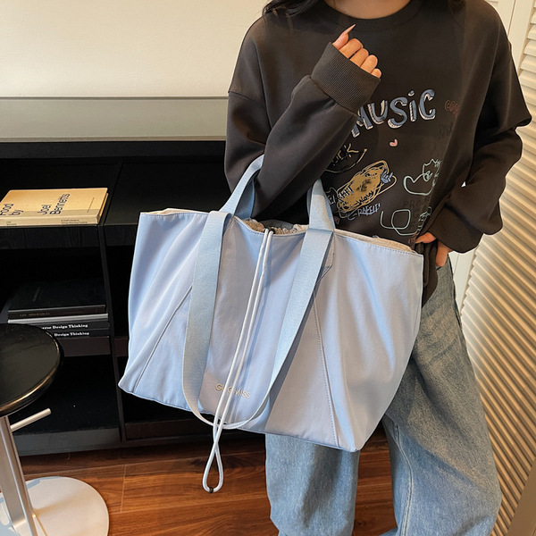Capacious luggage one-shoulder bag