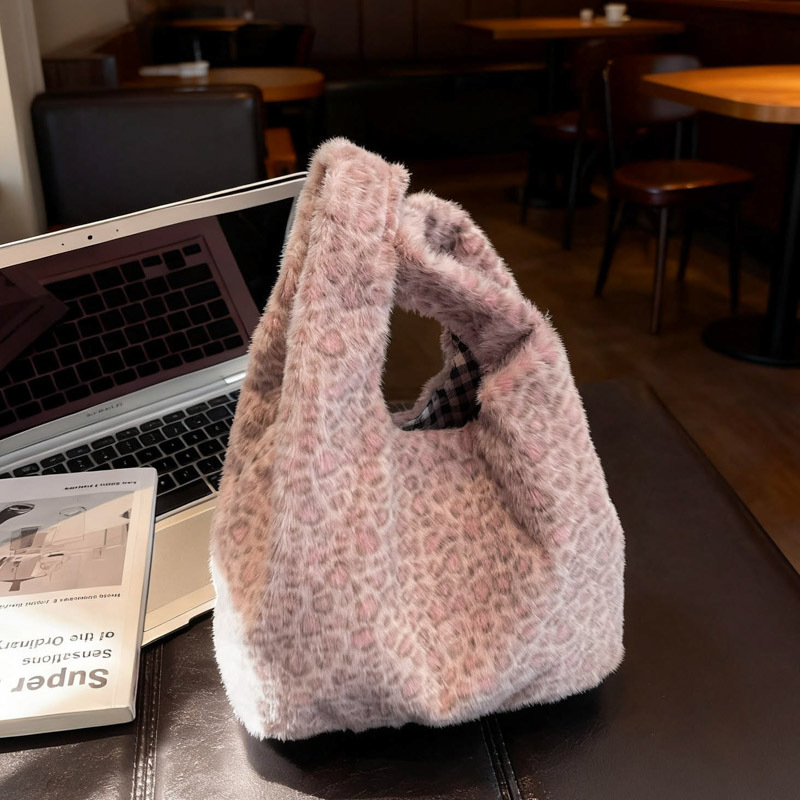 2026 new autumn leopard print plush pillow-shaped small handbag…