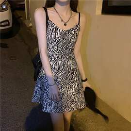 法式条纹小众吊带连衣裙女中长款小个子打底裙子外穿内搭春夏季