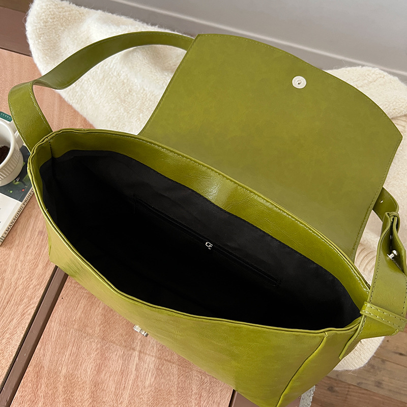 2023 autumn new niche design retro large-capacity briefcase texture commuter messenger simple messenger bag_voghion.com