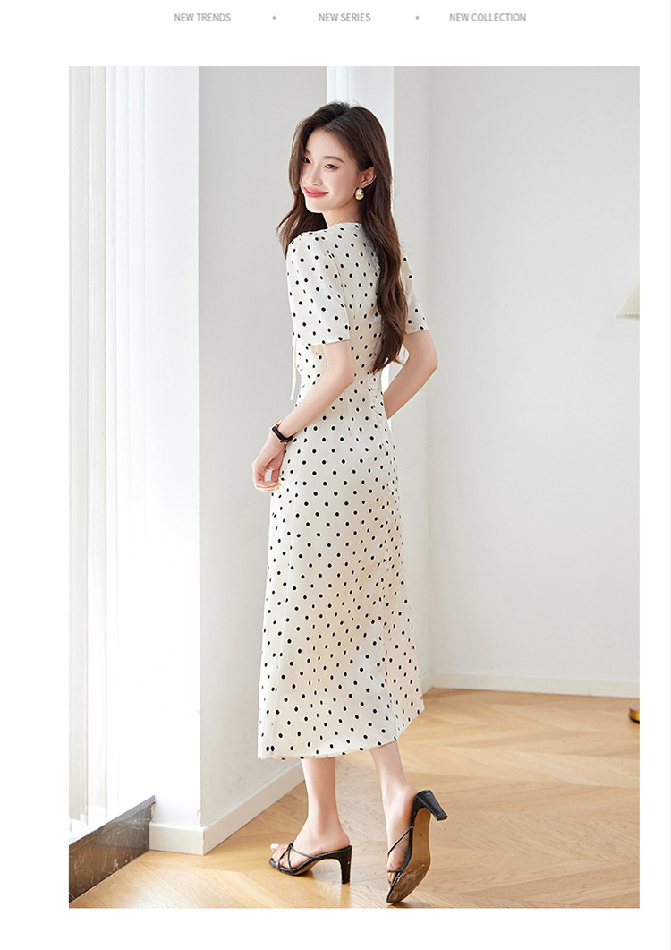 Đầm chấm bi tay phồng cổ V eo thắt dây dáng dài Z5627 — Màu đen, Màu trắng chi tiết 15