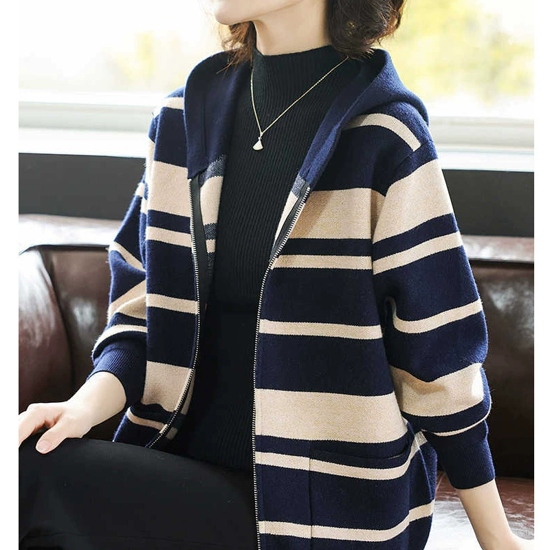 Новая осенняя куртка с капюшоном 2025 года для мам, модный вязаный кардиган большого размера для женщин среднего и старшего возраста, весенне-осенние топы