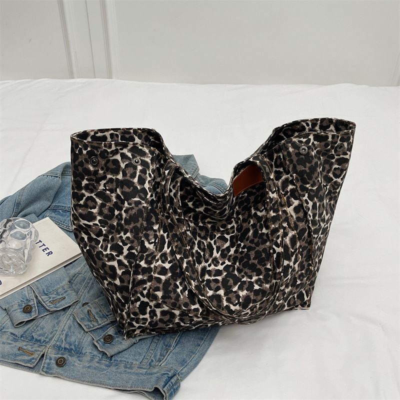 Leopard Print Canvas Tote Bag Women's Large Capacity Bag 2024 New Trendy Satchel Commuter Armpit Bag Versatile Shoulder Bag
