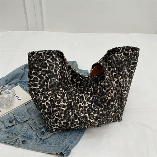 Leopard Print Canvas Tote Bag Women's Large Capacity Bag 2024 New Trendy Satchel Commuter Armpit Bag Versatile Shoulder Bag