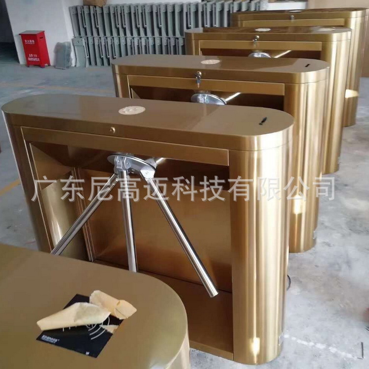 供应出口三杆转闸,外贸进出口喷塑三棍闸批发,配英文门禁管理系统