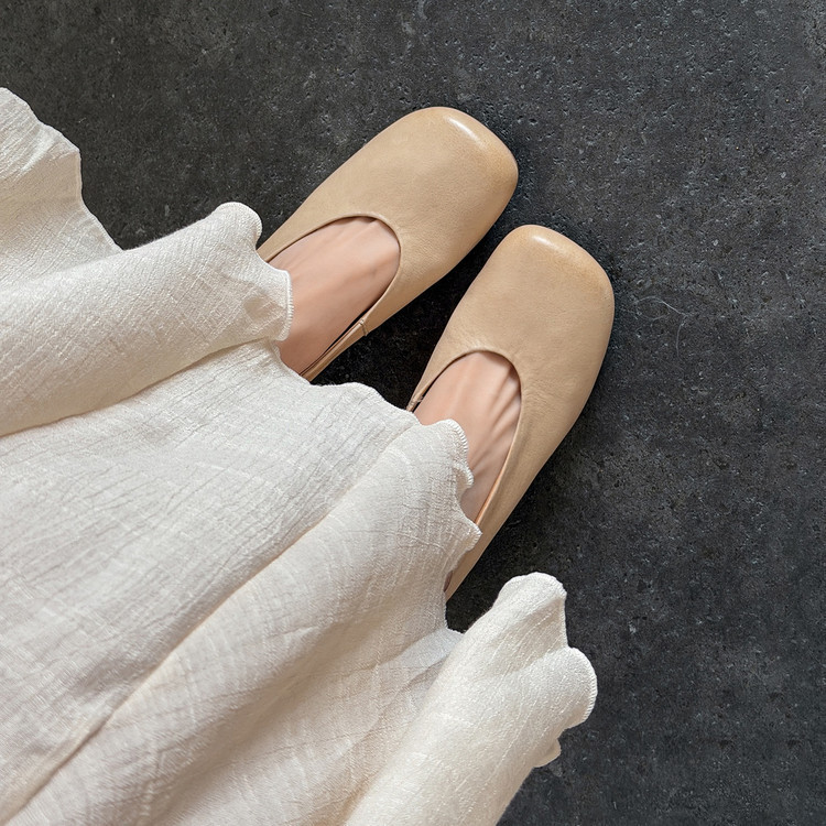 Women's leather round-toe chunky high-heeled shoes, 2026 autumn new vintage style slip-on granny shoes, shallow single shoes Women's leather round-toe chunky high-heeled shoes, 2026 autumn new vintage style slip-on granny shoes, shallow single shoes