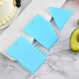 Factory wholesale food grade PP plastic noodle knife household scraper triangle scraping cake cream baking tools